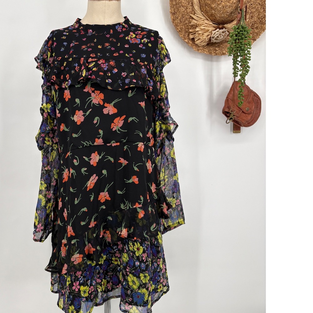 NWT ASOS Curve 18 Floral Flutter Chiffon Open Sleeve MIDI Dress Ruffle
Black